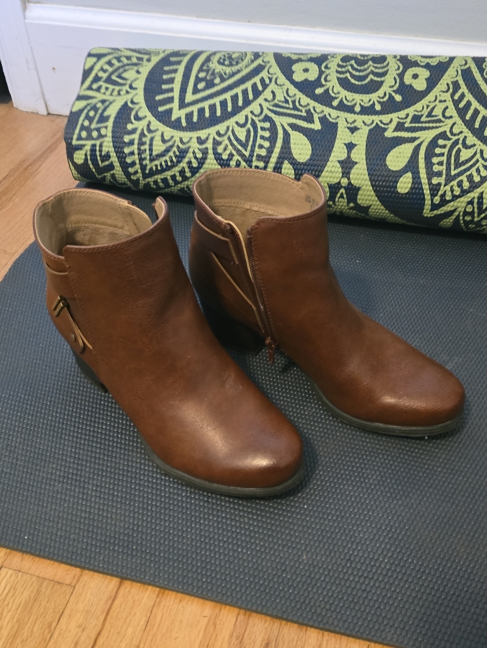 SOUL Naturalizer Women’s Chestnut Brown Ankle Booties with Side Zip